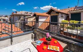 Rooftop City View Apartment In The Palace Walls